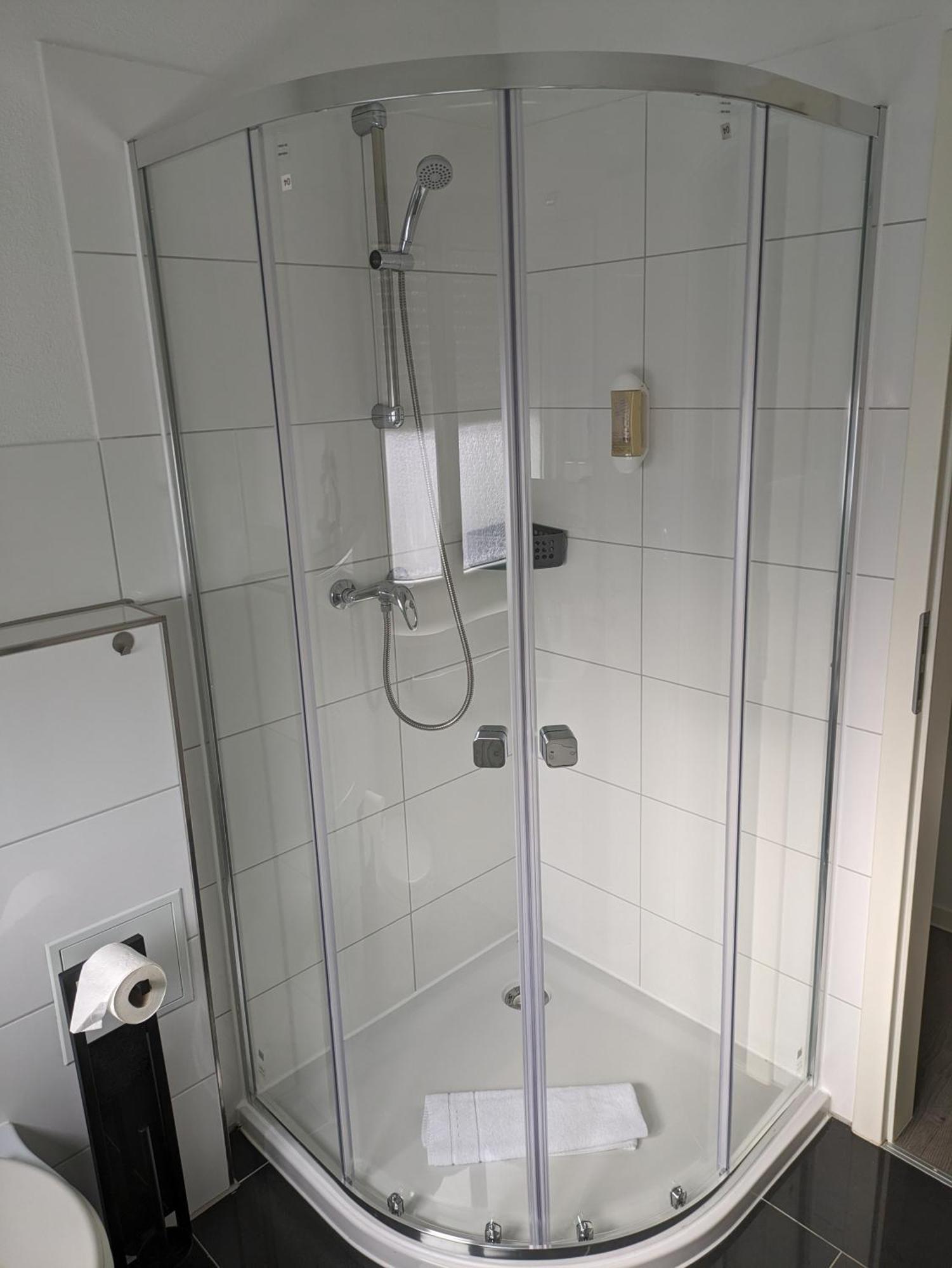 Hotel Ari Кайзерслаутерн Екстериор снимка