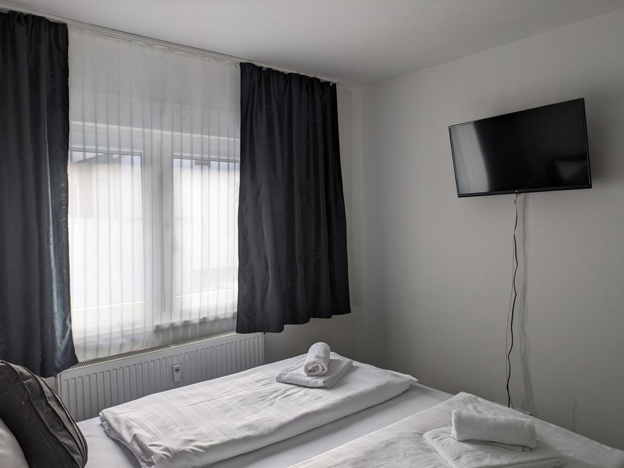 Hotel Ari Кайзерслаутерн Екстериор снимка