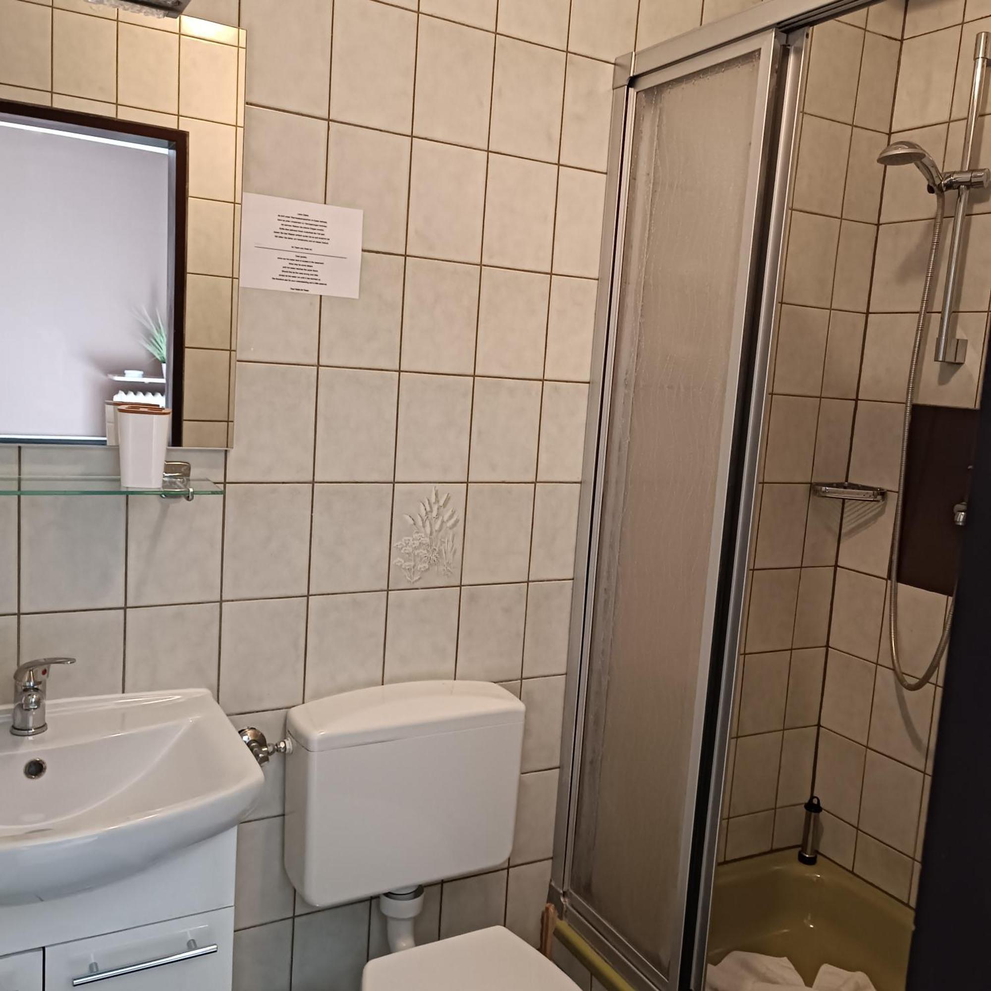 Hotel Ari Кайзерслаутерн Екстериор снимка