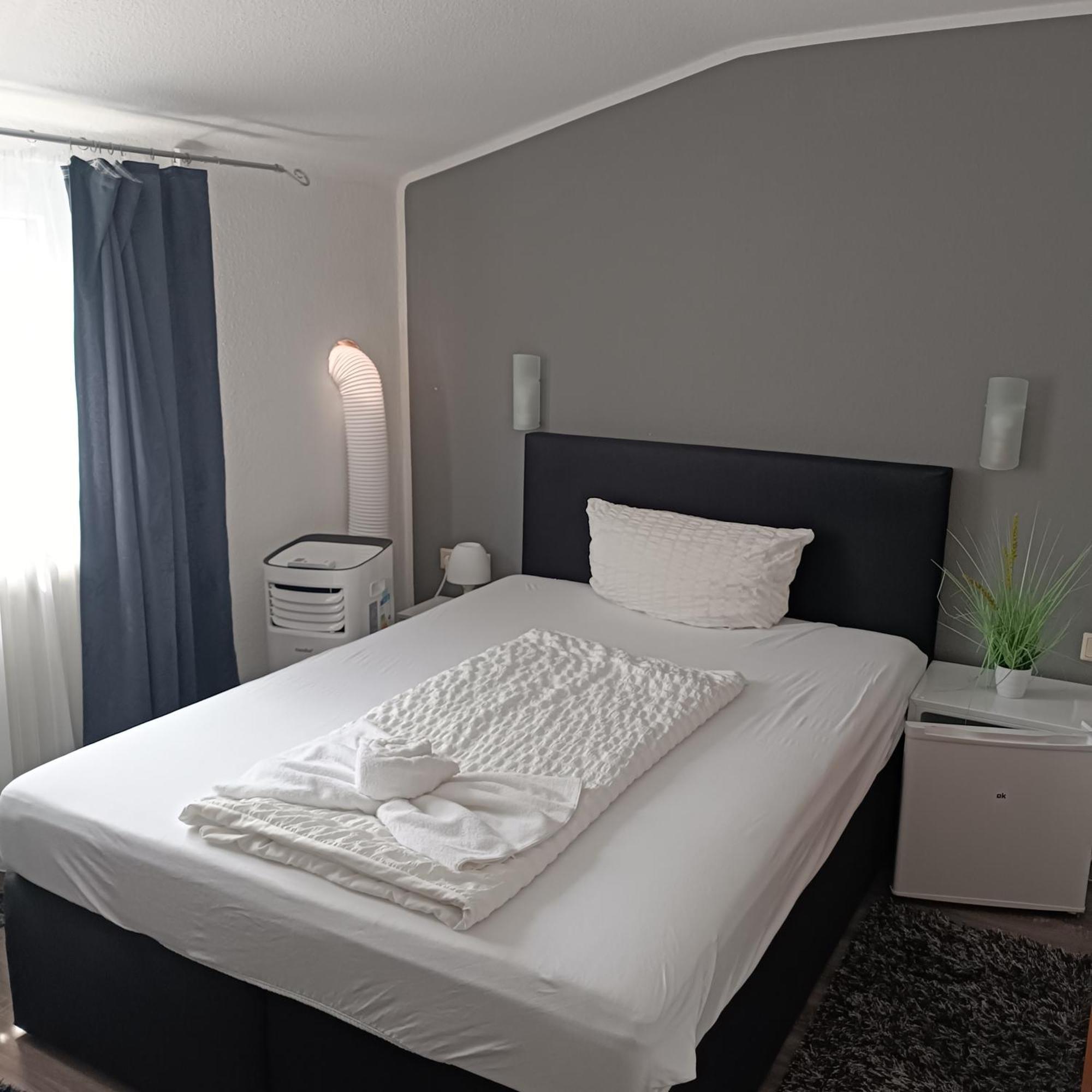 Hotel Ari Кайзерслаутерн Екстериор снимка