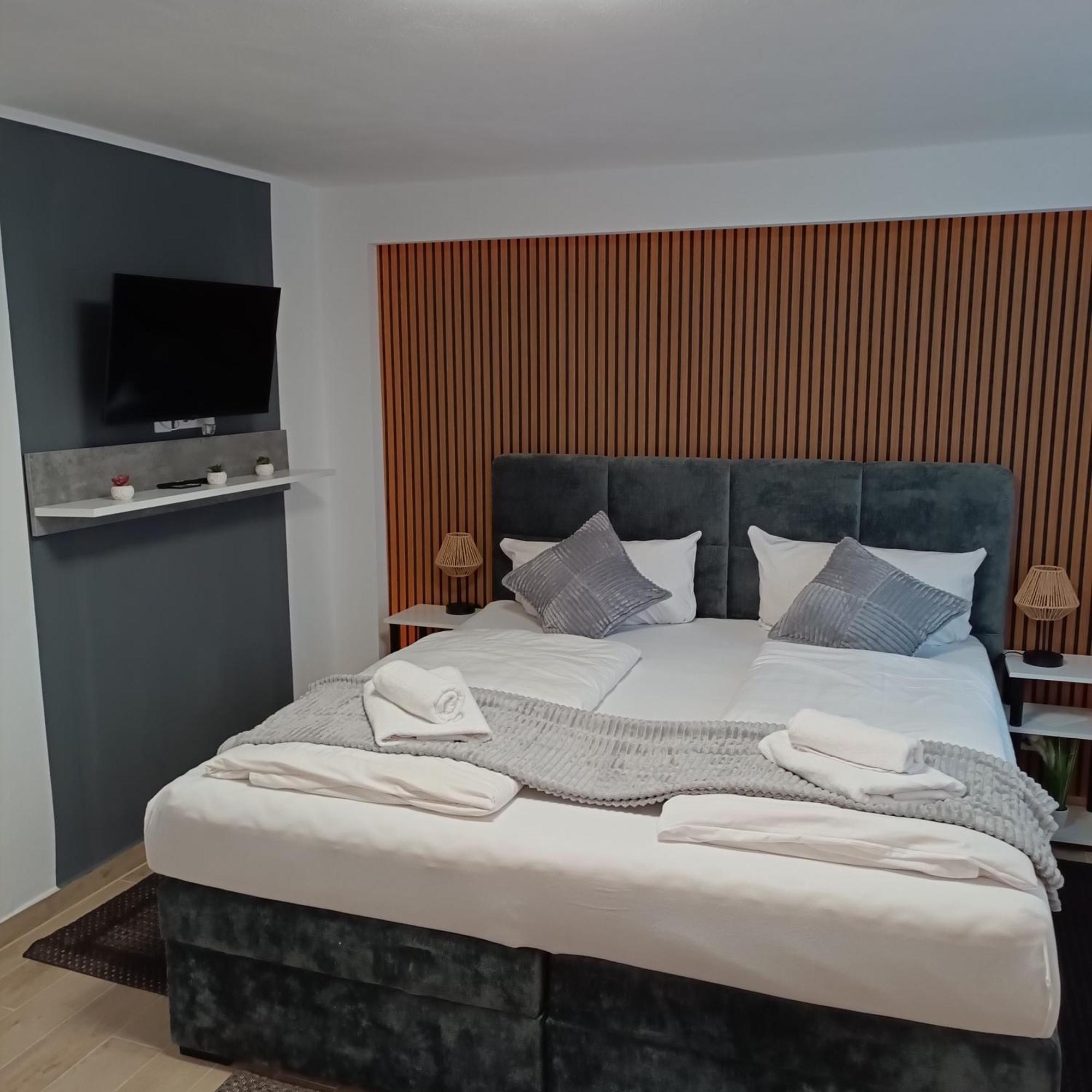 Hotel Ari Кайзерслаутерн Екстериор снимка